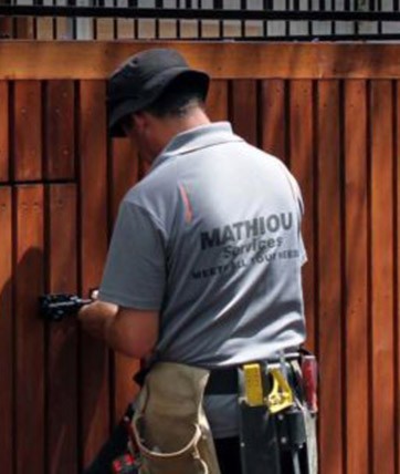 Mathiou Services locksmith on work