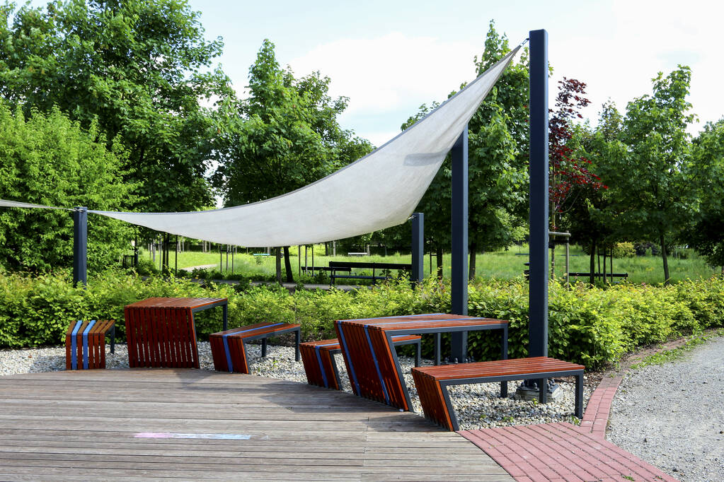 shade sails outdoor